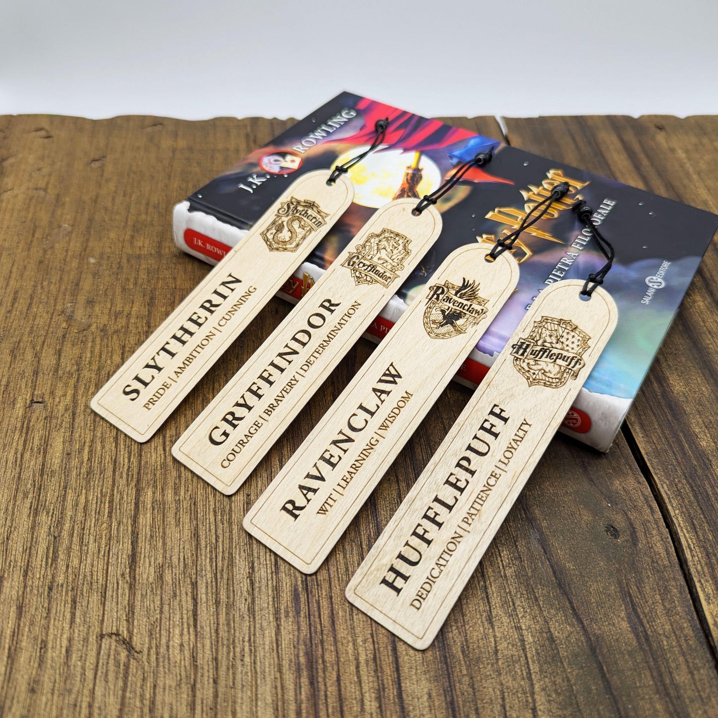 Set segnalibri Case Harry Potter, stemmi Hogwarts in legno