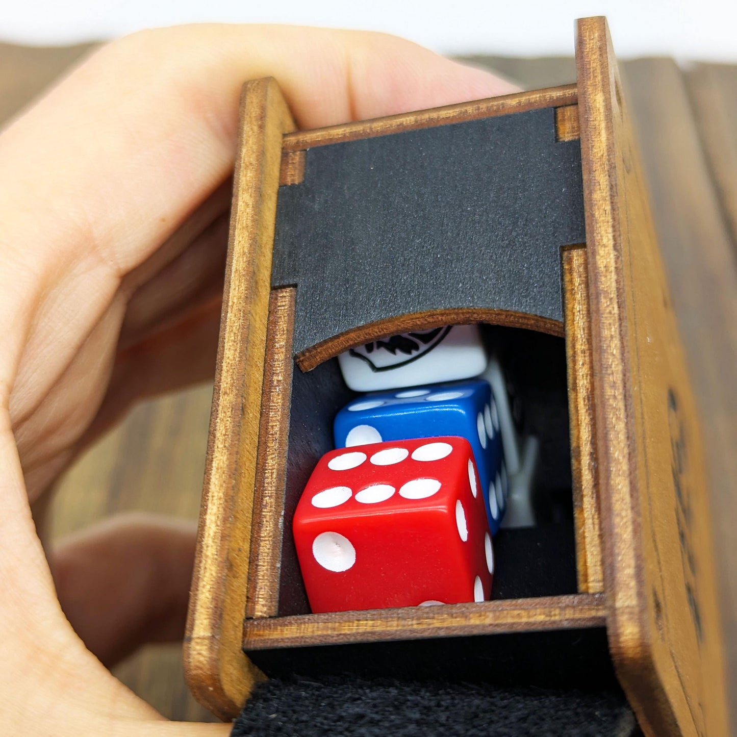 Mini Torre Lancia Dadi in Legno per HeroQuest – Porta Dadi da Viaggio Compatto con Cinghia in Pelle Opzionale