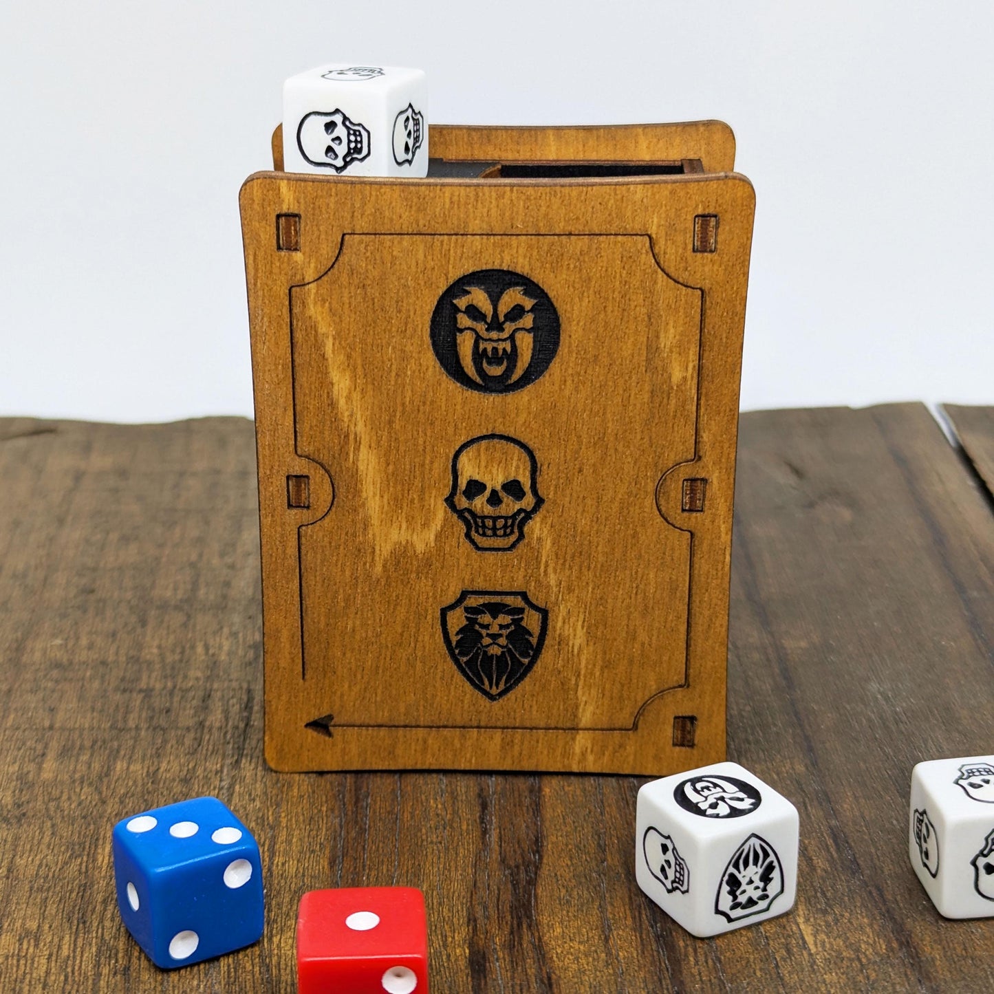 Mini Torre Lancia Dadi in Legno per HeroQuest – Porta Dadi da Viaggio Compatto con Cinghia in Pelle Opzionale