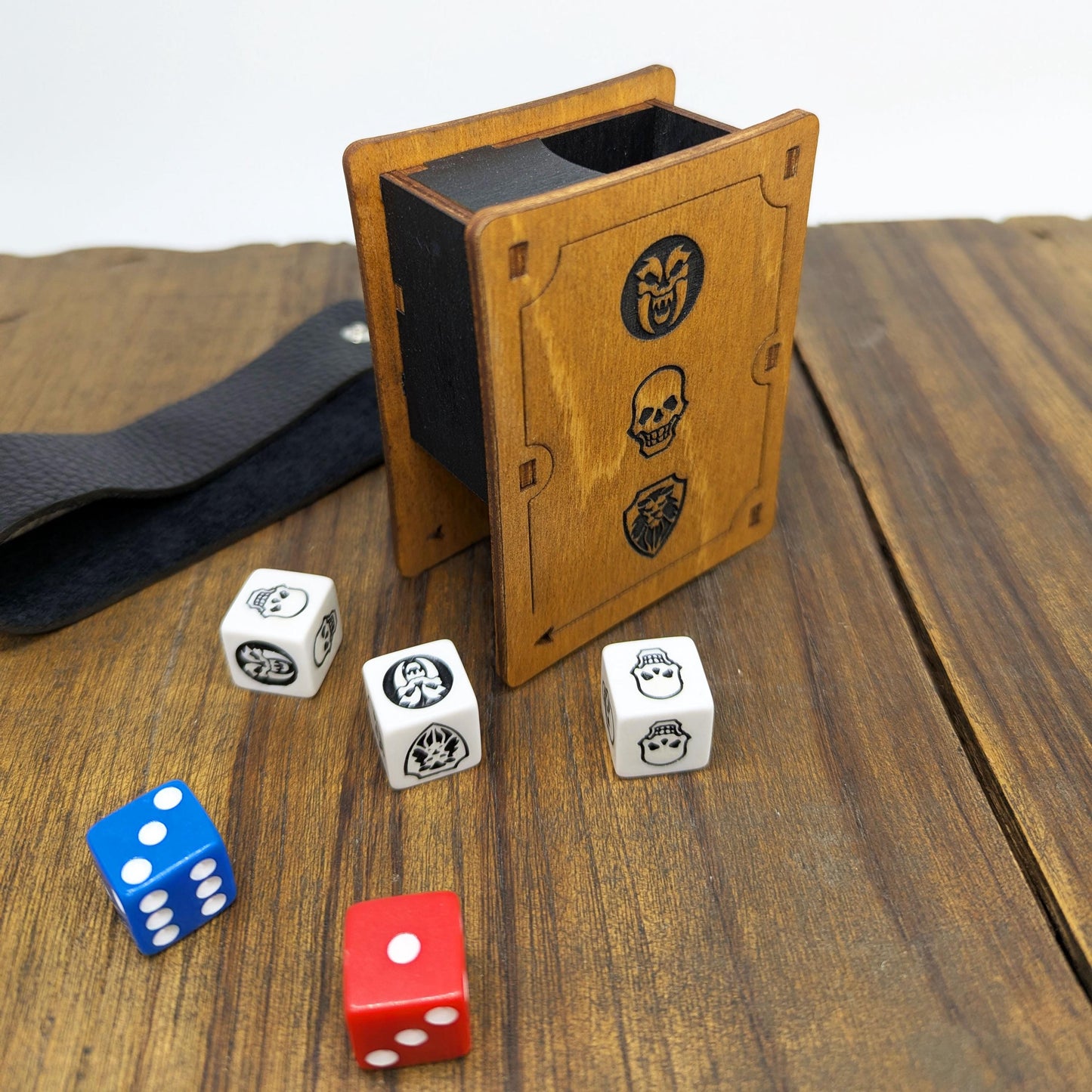 Mini Torre Lancia Dadi in Legno per HeroQuest – Porta Dadi da Viaggio Compatto con Cinghia in Pelle Opzionale