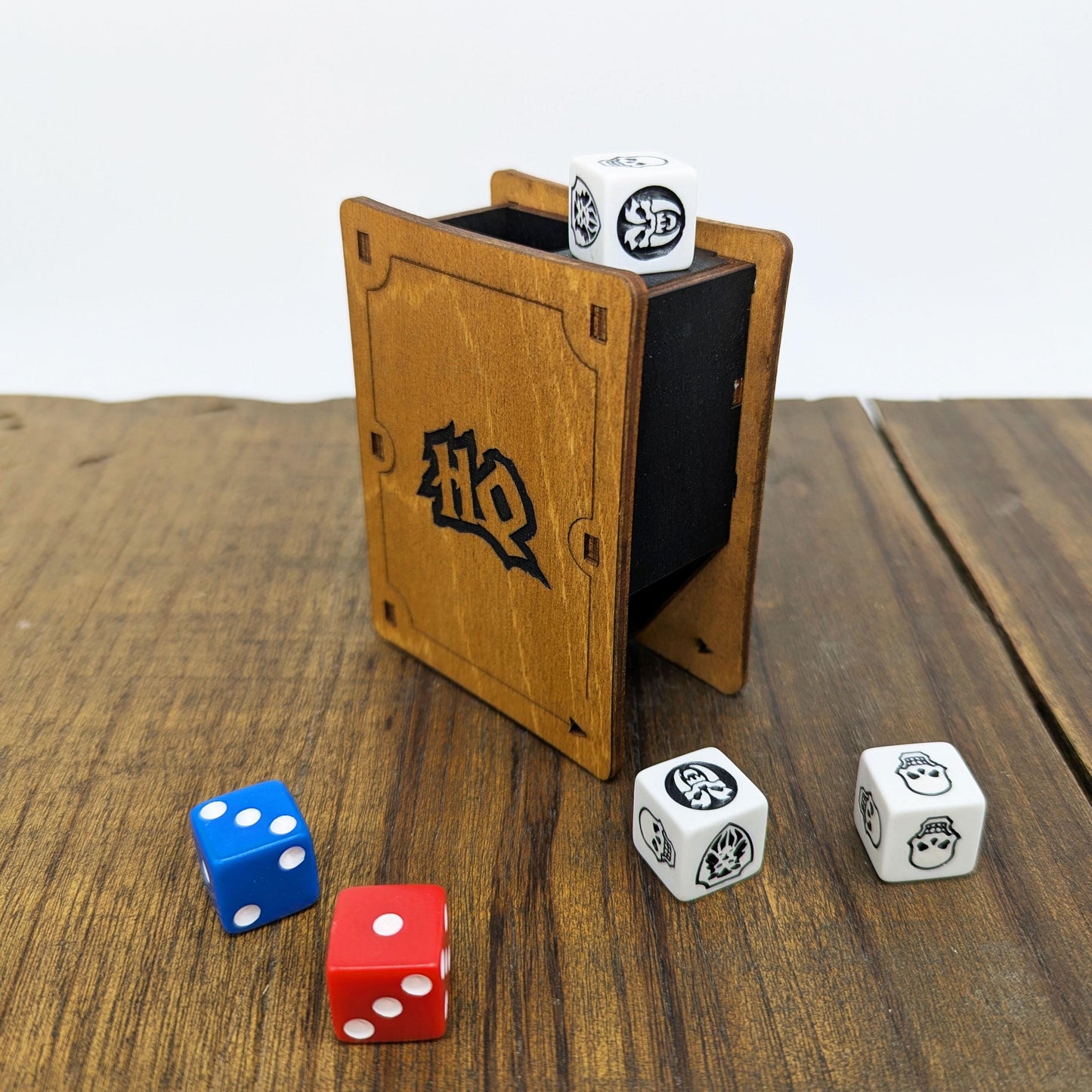 Mini Torre Lancia Dadi in Legno per HeroQuest – Porta Dadi da Viaggio Compatto con Cinghia in Pelle Opzionale