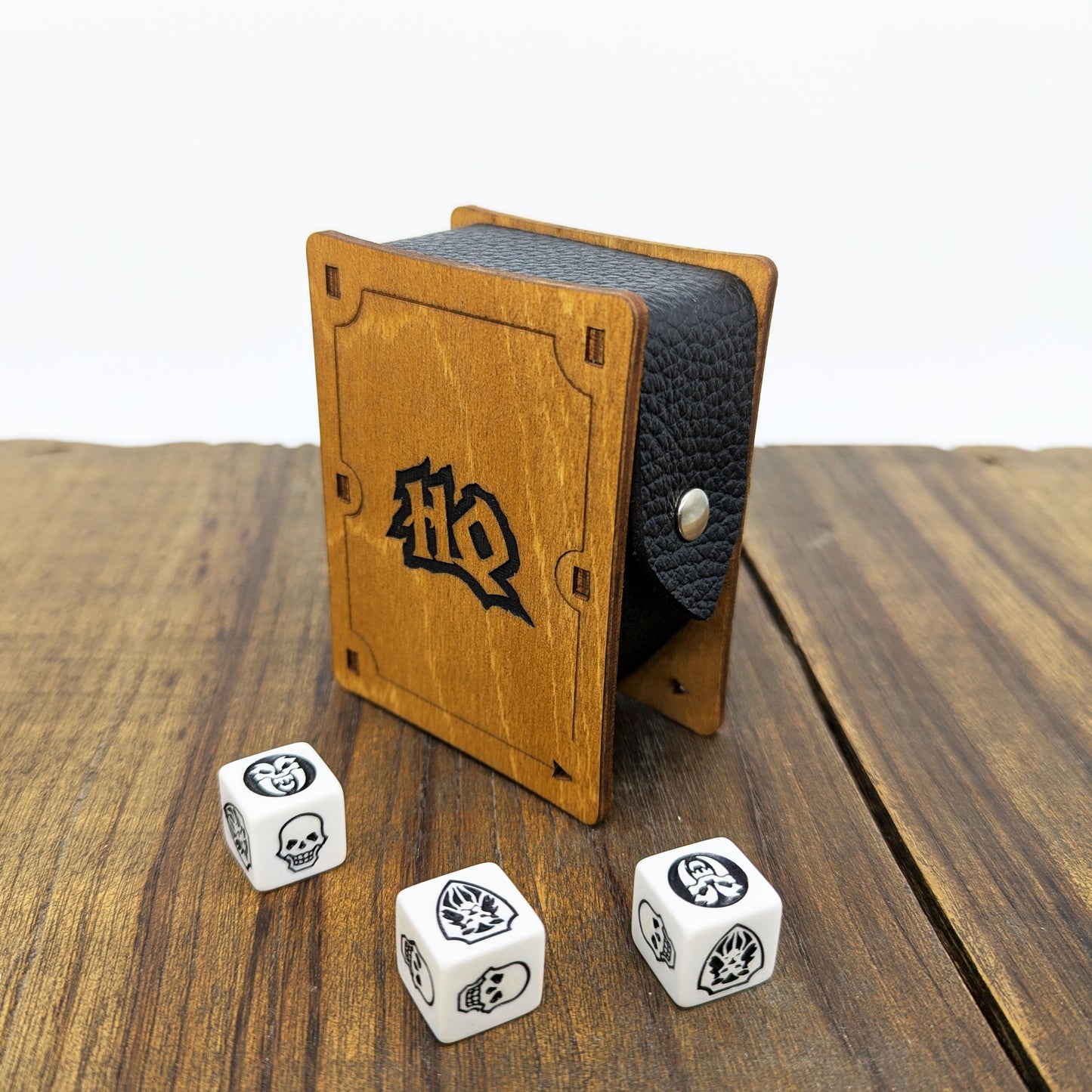 Mini Torre Lancia Dadi in Legno per HeroQuest – Porta Dadi da Viaggio Compatto con Cinghia in Pelle Opzionale