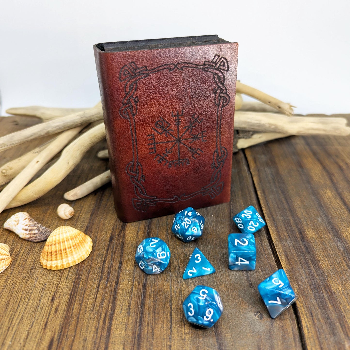 Cofanetto Porta Dadi in Pelle Vichingo – Custodia e Tiradadi in Legno a Forma di Libro Vegvisir Aegishjalmur