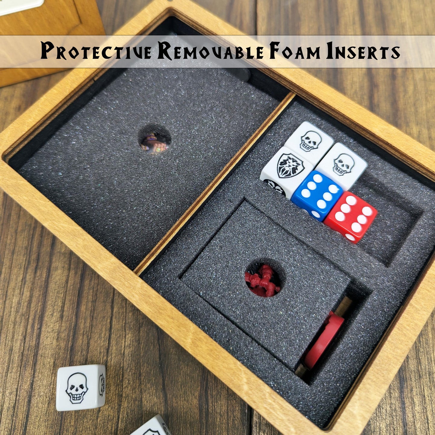 Hero Box HeroQuest in Legno – Cofanetto Eroe con Alloggiamento per Miniatura, Dadi e Carte Personaggio – Coperchio Magnetico